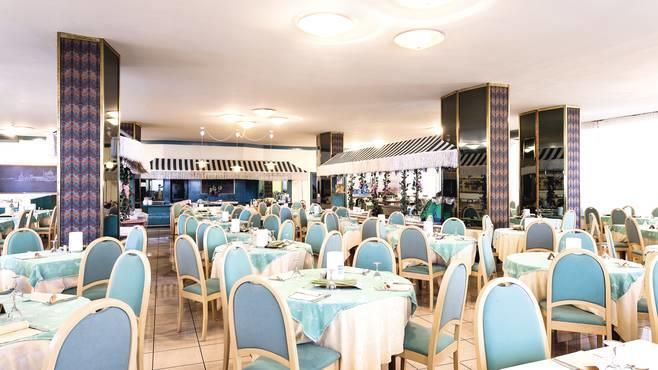 לידו די ג'סולו Hotel Ambasciatori Palace מראה חיצוני תמונה