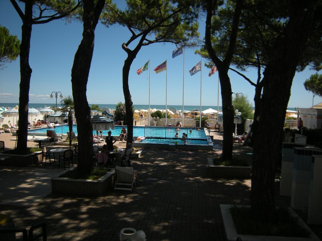 לידו די ג'סולו Hotel Ambasciatori Palace מראה חיצוני תמונה
